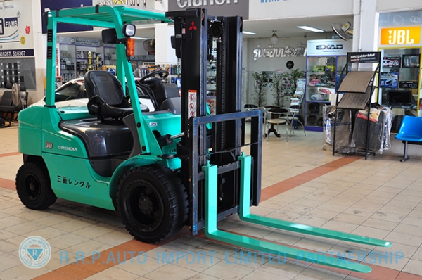ขายรถโฟล์คลิฟท์มือสอง MITSUBISHI รุ่น FD30T GRENDIA  ราคา 435,000 บาท นำเข้าจากประเทศญี่ปุ่น 100\% ไม่เคยใช้งานในประเทศไทย
