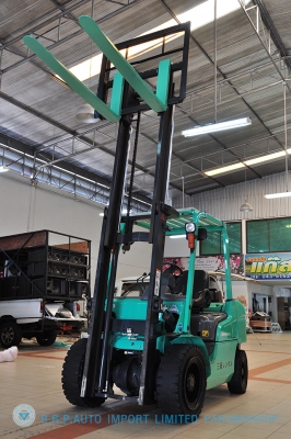 ขายรถโฟล์คลิฟท์มือสอง MITSUBISHI รุ่น FD30T GRENDIA  ราคา 435,000 บาท นำเข้าจากประเทศญี่ปุ่น 100\% ไม่เคยใช้งานในประเทศไทย