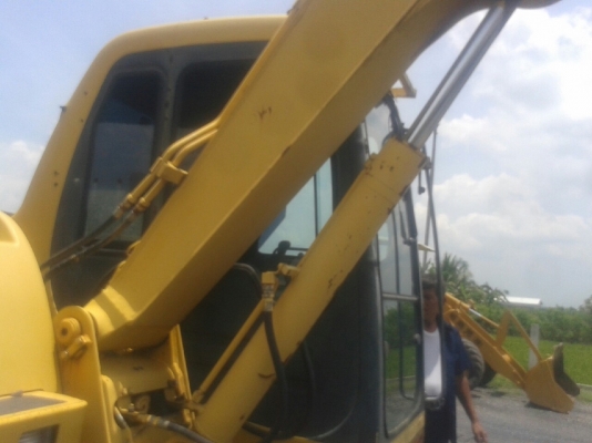 รถแบคโฮ KOMATSU รถแบคโฮ KOMATSU