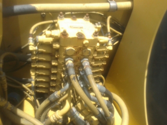 รถแบคโฮ KOMATSU รถแบคโฮ KOMATSU