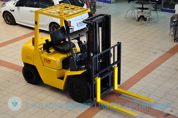 ขายรถโฟล์คลิฟท์มือสอง TCM รุ่น FD30N8  ราคา 315,000 บาท นำเข้าจากประเทศญี่ปุ่น 100\% ไม่เคยใช้งานในประเทศไทย