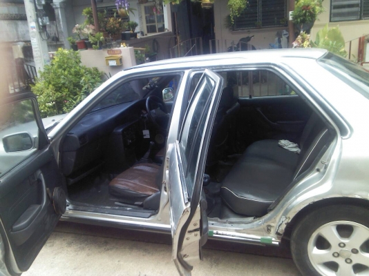 โตโยต้าโคโลน่า แป๊ะยิ้ม