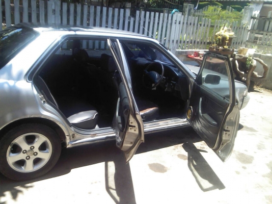 โตโยต้าโคโลน่า แป๊ะยิ้ม