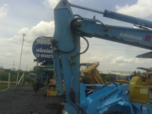 รถแบคโฮมีหัวเจาะ