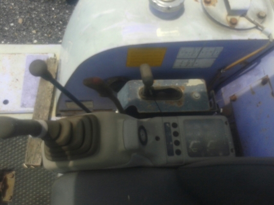 รถแบคโฮมีหัวเจาะ