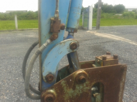 รถแบคโฮมีหัวเจาะ