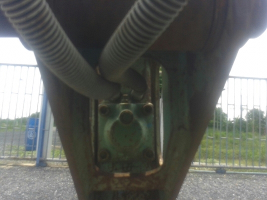 รถแบคโฮมีหัวเจาะ