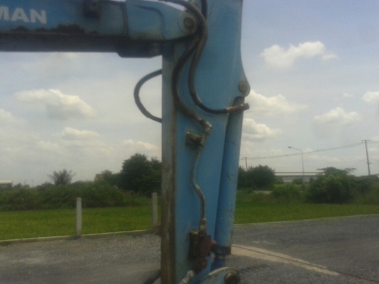 รถแบคโฮมีหัวเจาะ