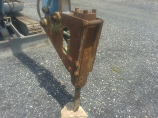 รถแบคโฮมีหัวเจาะ