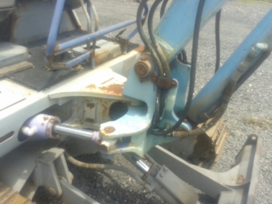 รถแบคโฮมีหัวเจาะ