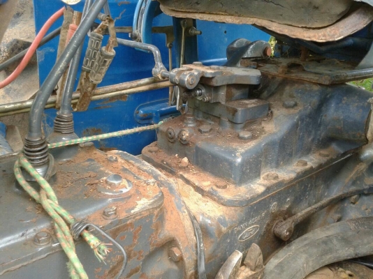 ขายรถไถฟอร์ด 6600 T3 สภาพสวยเต็มทุกอย่าง เอกสารเล่มทะเบียนพร้อมโอน อุปกรณ์มีผานดันหน้า และผาน 5