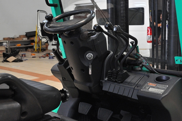 ขายรถโฟล์คลิฟท์มือสอง MITSUBISHI รุ่น FD30T GRENDIA  ราคา 465,000 บาท นำเข้าจากประเทศญี่ปุ่น 100\% ไม่เคยใช้งานในประเทศไทย