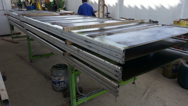 สายพานลำเลียงขนาดกว้าง 120 เซ็นติเมตรยาว 32 เมตรปรับความเร็วได้ราคา 80,000 บาท