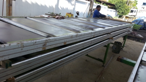 สายพานลำเลียงขนาดกว้าง 120 เซ็นติเมตรยาว 32 เมตรปรับความเร็วได้ราคา 80,000 บาท