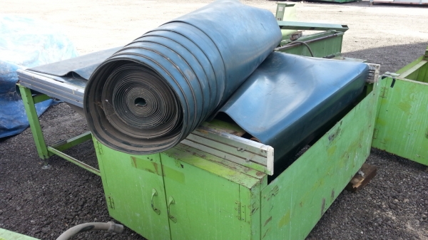 สายพานลำเลียงขนาดกว้าง 120 เซ็นติเมตรยาว 32 เมตรปรับความเร็วได้ราคา 80,000 บาท