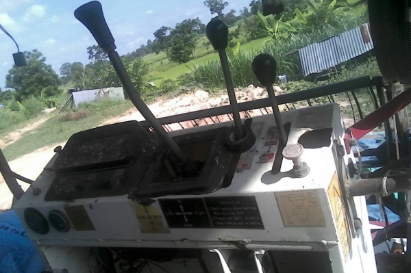 ขายรถเกี่ยวข้าว ช้างเหล็ก ดีแม็ก 2.0 ออโต้ อุ้ม 1.2 ตัน