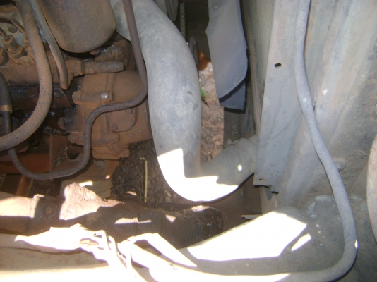 หัวยาว  145 แรง  เกียร์กลาง  2 เพลา  ทะเบียนขาดปี 55   ราคา        270,000  บาท