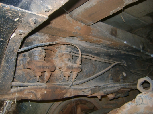 หัวยาว  145 แรง  เกียร์กลาง  2 เพลา  ทะเบียนขาดปี 55   ราคา        270,000  บาท