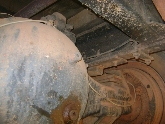 หัวยาว  145 แรง  เกียร์กลาง  2 เพลา  ทะเบียนขาดปี 55   ราคา        270,000  บาท