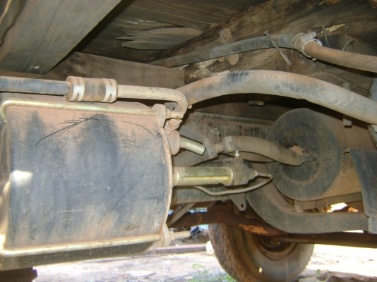 หัวยาว  145 แรง  เกียร์กลาง  2 เพลา  ทะเบียนขาดปี 55   ราคา        270,000  บาท