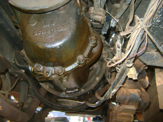 หัวยาว  145 แรง  เกียร์กลาง  2 เพลา  ทะเบียนขาดปี 55   ราคา        270,000  บาท