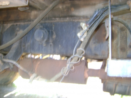 หัวยาว  145 แรง  เกียร์กลาง  2 เพลา  ทะเบียนขาดปี 55   ราคา        270,000  บาท