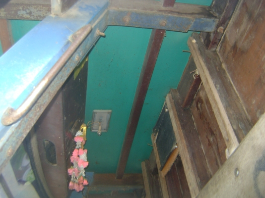 หัวยาว  145 แรง  เกียร์กลาง  2 เพลา  ทะเบียนขาดปี 55   ราคา        270,000  บาท