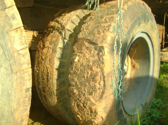 หัวยาว  145 แรง  เกียร์กลาง  2 เพลา  ทะเบียนขาดปี 55   ราคา        270,000  บาท