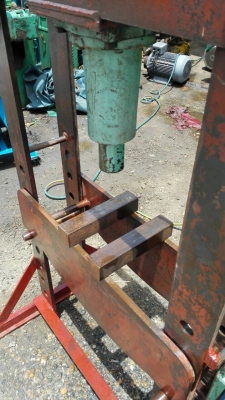 ******** Sold Out!! ******** แท่นอัดไฮดรอลิค 40 ตัน Made in Italy ประกอบใหม่ ไม่เคยใช้งาน!! 089-2499-123 นครปฐม