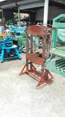 ******** Sold Out!! ******** แท่นอัดไฮดรอลิค 40 ตัน Made in Italy ประกอบใหม่ ไม่เคยใช้งาน!! 089-2499-123 นครปฐม