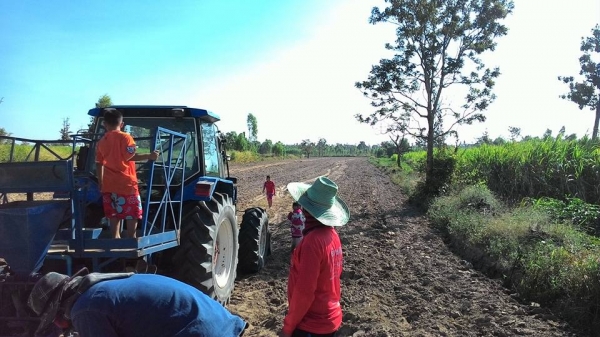 ขายรถไถ 7840 เกียร์ ธรรมดา 12x12 6 สูบ 120 แรงม้าแอร์เย็นเพลงเพาะทะเบียนพร้อมโอน 0876743909 ด่วน ครับ ขายรถไถ 7840 เกียร์ ธรรมดา 12x12 6 สูบ 120 แรงม้าแอร์เย็นเพลงเพาะทะเบียนพร้อมโอน 0876743909 ด่วน ครับ