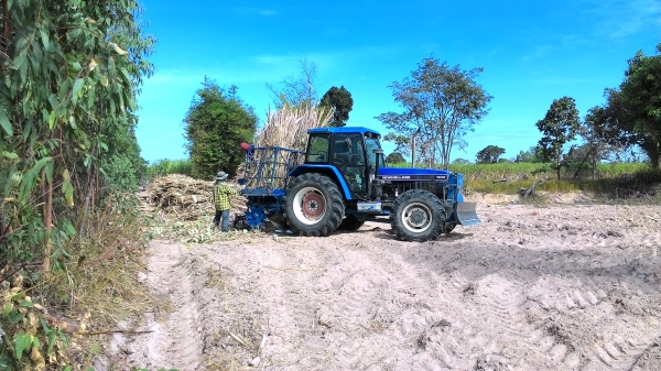 ขายรถไถ 7840 เกียร์ ธรรมดา 12x12 6 สูบ 120 แรงม้าแอร์เย็นเพลงเพาะทะเบียนพร้อมโอน 0876743909 ด่วน ครับ ขายรถไถ 7840 เกียร์ ธรรมดา 12x12 6 สูบ 120 แรงม้าแอร์เย็นเพลงเพาะทะเบียนพร้อมโอน 0876743909 ด่วน ครับ