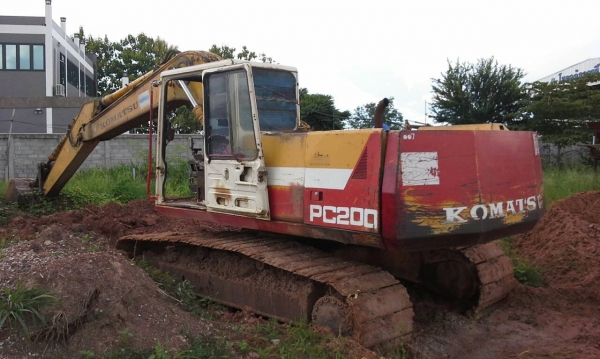 ขาย KOMATSU PC 200-5 ตูดแดง คอนโทรนสั้น สภาพสวยพร้อมใช้ ราคาต่อรองได้ ติดต่อได้ที่คุณ อ๊อฟ พิจิตร 086-737-9991