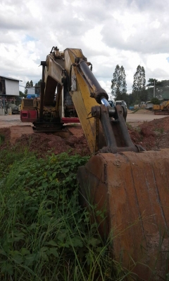 ขาย KOMATSU PC 200-5 ตูดแดง คอนโทรนสั้น สภาพสวยพร้อมใช้ ราคาต่อรองได้ ติดต่อได้ที่คุณ อ๊อฟ พิจิตร 086-737-9991