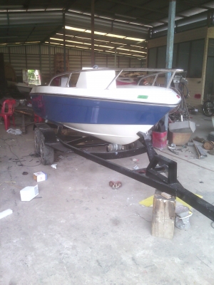 เรือสิบหกฟุต