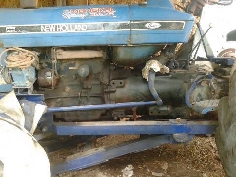 ขายรถไถฟอร์ด 5500 T3 เอกสารเล่มทะเบียนพร้อม อุปกรณ์มีผานดันหน้า และผาน 3