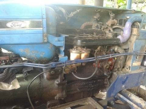 ขายรถไถฟอร์ด 5500 T3 เอกสารเล่มทะเบียนพร้อม อุปกรณ์มีผานดันหน้า และผาน 3