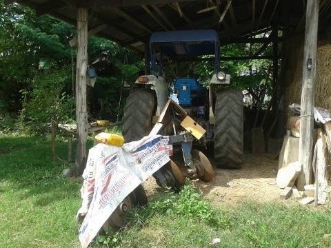 ขายรถไถฟอร์ด 5500 T3 เอกสารเล่มทะเบียนพร้อม อุปกรณ์มีผานดันหน้า และผาน 3