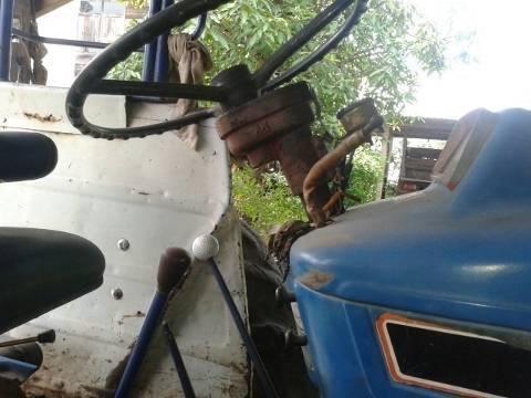 ขายรถไถฟอร์ด 5500 T3 เอกสารเล่มทะเบียนพร้อม อุปกรณ์มีผานดันหน้า และผาน 3