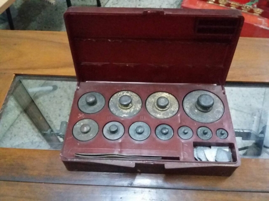 ตาชั่งทองโบราณแบบตู้