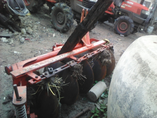 ขายผาน 4 และผาน 5 ราคาย่อมเยา สนใจติดต่อเลยคับ