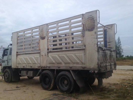 ขายรถบรรทุก 10 ล้อรั้วคอกเหล็ก ISUZU ROCKY 195 แรงม้า ราคา 650000