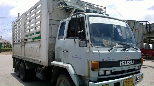 ขายรถบรรทุก 10 ล้อรั้วคอกเหล็ก ISUZU ROCKY 195 แรงม้า ราคา 650000