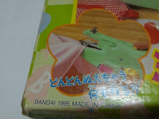 จักรเย็บผ้าพกพา เย็บผ้าได้ดี ใช้งานง่ายจะจับหรือยึดขอบโต๊ะได้ ใช้พลังงานจากถ่านหรือเสียบหม้อแปลงเล็กๆได้