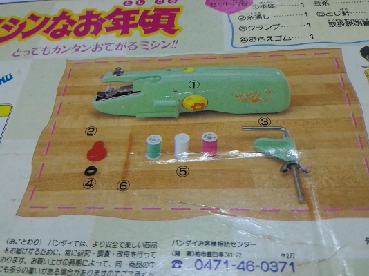 จักรเย็บผ้าพกพา เย็บผ้าได้ดี ใช้งานง่ายจะจับหรือยึดขอบโต๊ะได้ ใช้พลังงานจากถ่านหรือเสียบหม้อแปลงเล็กๆได้