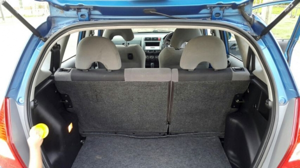 ขาย HONDA JAZZ 2005 สีน้ำเงิน เกียร์ออร์โต้ ไม่เคยติดแก๊ส