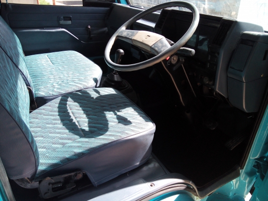 6 ล้อสั้น  ISUZU NKR  88 แรงม้า * ยาว 3.20 ม.*  รถสวยเดิม+สวยจริง+สภาพพร้อมใช้งาน * รถห้างแท้ * มีเล่มพร้อมโอน *