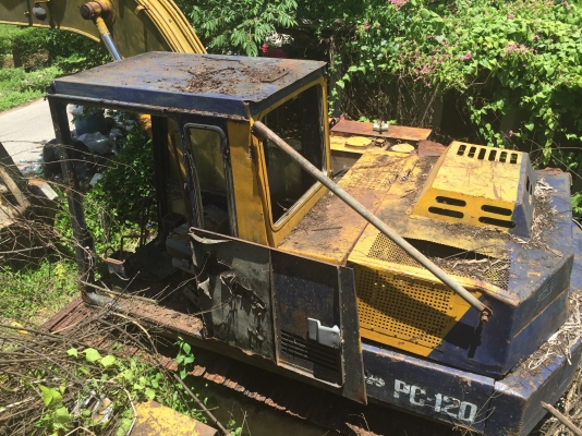 (มี2คัน)..PC120-3 เครื่องเดิมดี ปั้มเดิมดี ช่วงล่างสวย.โซ่ใหม่เต็ม ลอเลอร์ไม่แตก ใหม่.รถใช้งานได้ปรกติดี แค่จอดไว้เฉยๆ