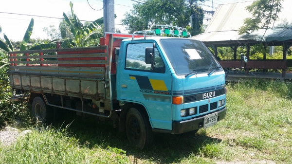 ขายด่วน isuzu nkr 110 hp 6ล้อ