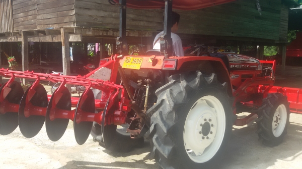 ขายครับรถไถยันม้า453แรงสองเพลา ราคา275000บาท รถสวยมากเดิมๆ มีผาน6หนึ่งอันอยู่ วังบัว อ คลองขลุง จ กำแพงเพชรสนใจโทร 0813655997 อำพรพาเจริญราคาคุยกันได้อีกนะครับ ขายครับรถไถยันม้า453แรงสองเพลา ราคา275000บาท รถสวยมากเดิมๆ มีผาน6หนึ่งอันอยู่ วังบัว อ คลองขลุง จ กำแพงเพชรสนใจโทร 0813655997 อำพรพาเจริญราคาคุยกันได้อีกนะครับ